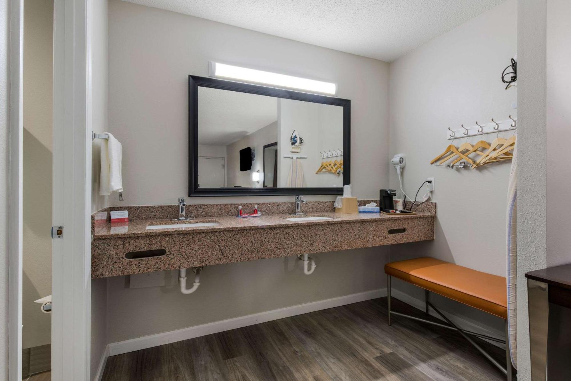Econo Lodge Cheraw Market Street Buitenkant foto